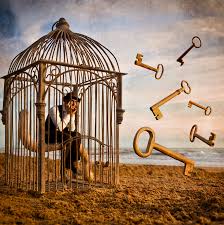 No caiga en la trampa, la llave para salir de tu jaula no está afuera, espera dentro de ti.