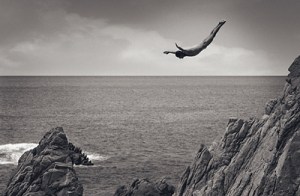 Ver lo nuestro es como saltar al vacio. Confia, una vez que dejas el control todo comienza a funcionar mejor. 