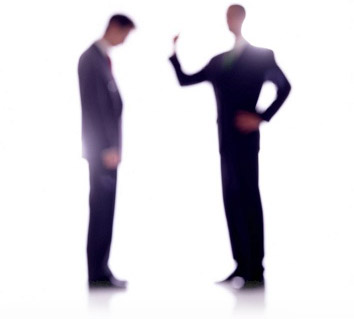 Sobreentender cosas, nos coloca en una posición de arrogancia. una actitud del ego.