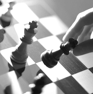 Por mucho temor que nos de perder una pieza, es algo que no podemos evitar. Solo podemos seguir el juego.