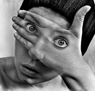 La mente colo filtros en nuestros sentidos que no nos permiten ver la verdad.