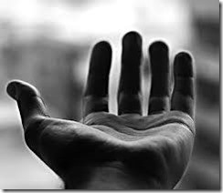 Una sencilla manera de recordarnos que si oramos por los demás ya estamos en servicio a Dios.