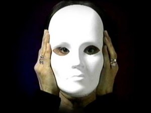 Normalmente las máscaras se caen, pero si las descubres, quítatela, el proceso de aprender será más satisfactorio.