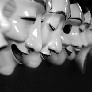 ¿Cual de tus máscaras está próxima a caer? No te resistas.