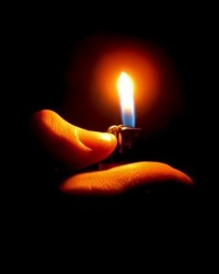 Poner luz sobre los pensamientos ayuda a mira la realidad en lugar de la fantasía creada por los egos.