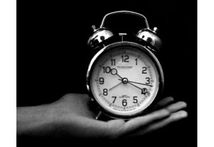 Muchas veces no hemos comenzado y no descubrimos preguntando, ¿A que hora termina?