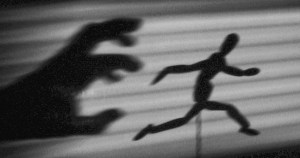 Huimos del miedo como si fuese el enemigo. No corras más, detente y míralo con nuevos ojos.