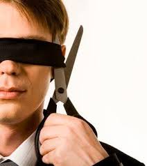 La unica manera de quitarnos la benda es asumir nuestra responsabilidad.