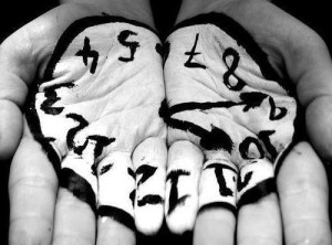 Tenemos el tiempo en nuestras manos, lo unico que no podemos hacer con el es detenerlo.