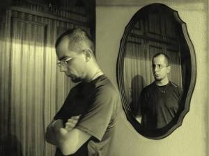 Reaccionamos y somos poco pacientes cuando no nos atrevemos a mirar nuestros comportamientos reflejados en otras personas.