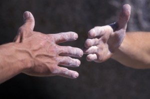 Si estás del lado de arriba, ayuda, en caso contrario, déjate ayudar.