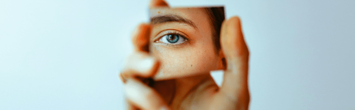 prestar atencion a que